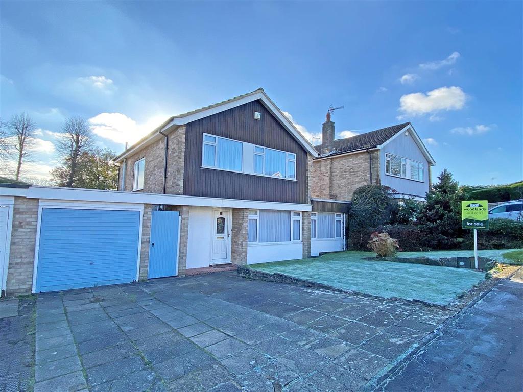 Coniston Way, Reigate 3 bed detached house £700,000