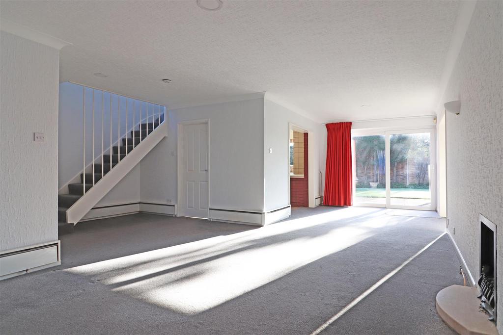 Coniston Way, Reigate 3 bed detached house £700,000