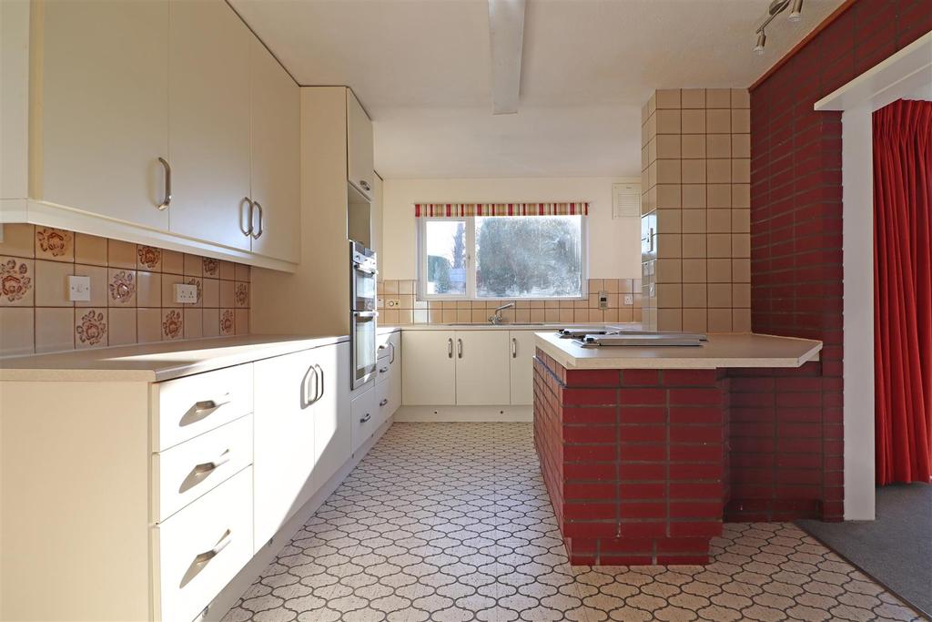 Coniston Way, Reigate 3 bed detached house £700,000