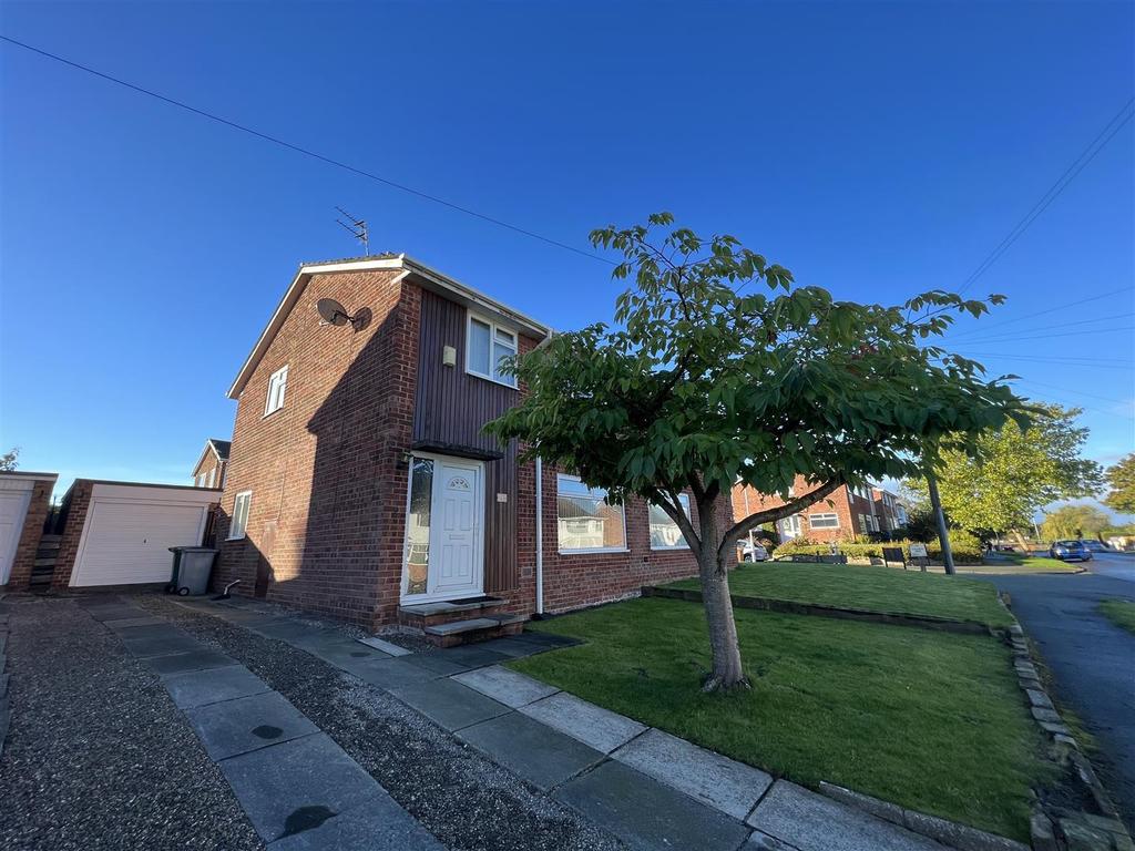 Kylemore Drive, Pensby, Wirral 3 bed semidetached house £250,000