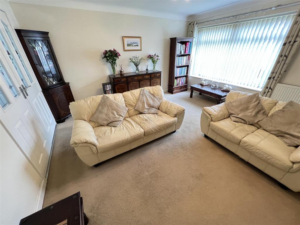 Kylemore Drive, Pensby, Wirral 3 bed semidetached house £250,000