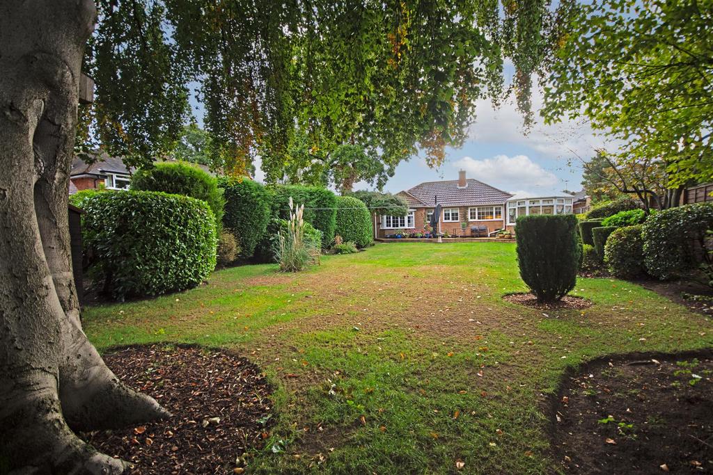 Park View Road, Sutton Coldfield, Four Oaks, B74 4PT 2 bed bungalow for
