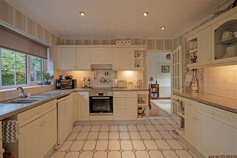 18 Park View Road, Sutton Coldfield, B74 4PT