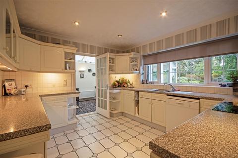 18 Park View Road, Sutton Coldfield, B74 4PT