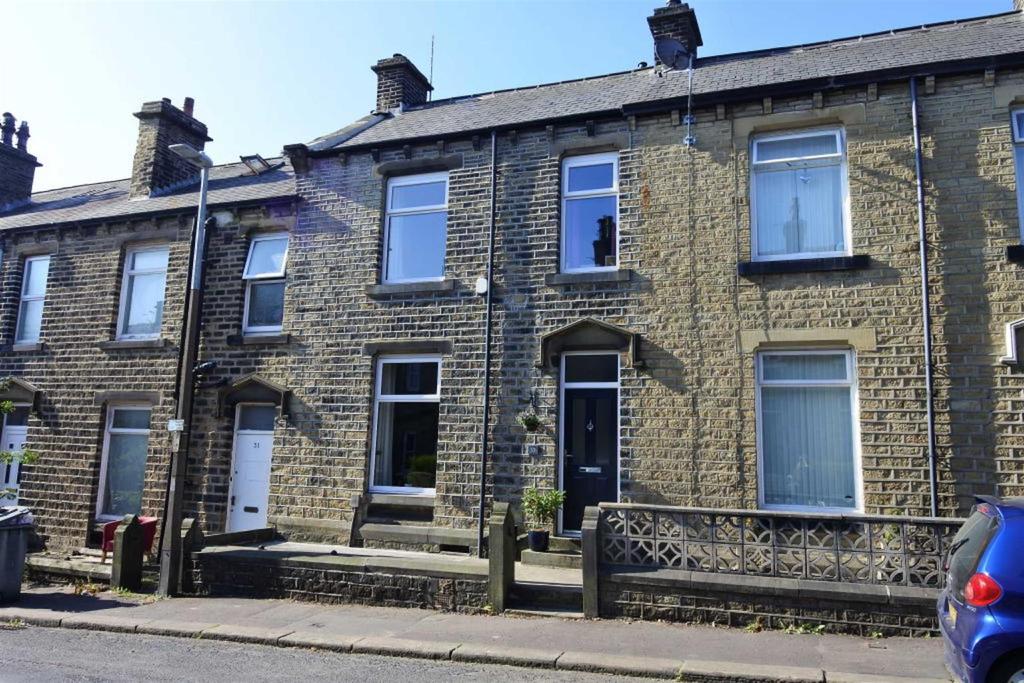 Wellington Street, Lindley 2 bed terraced house £625 pcm (£144 pw)