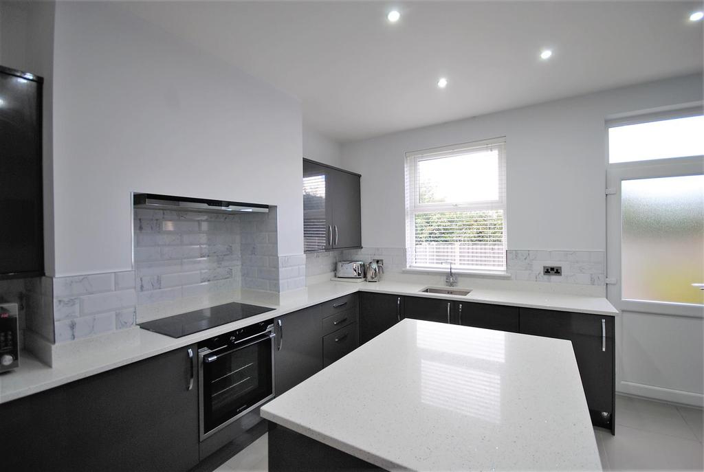 12strawberryavenue KITCHENVIEW2.JPG