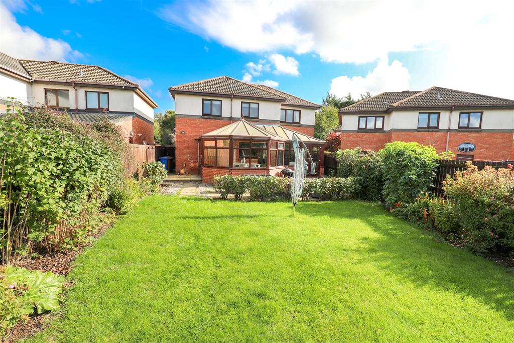 Glentress Gardens, Glenrothes 3 bed detached house £229,995
