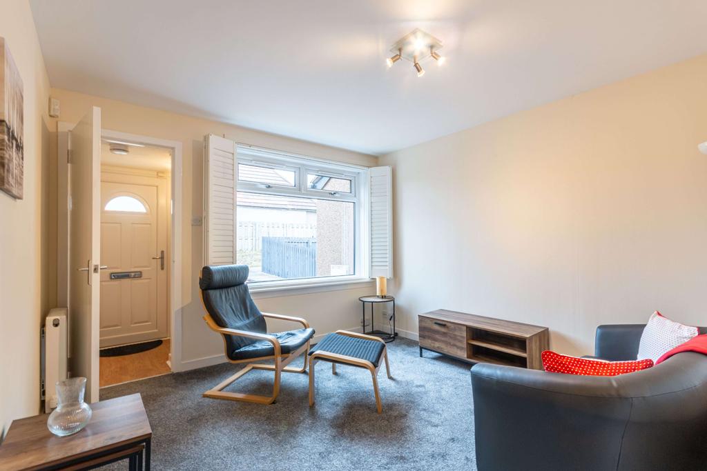 Stuart Crescent Edinburgh EH12 8XS... 1 bed flat £850 pcm (£196 pw)