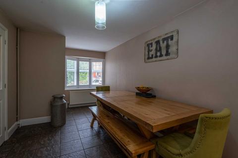 18 Glenview Gardens, Hemel Hempstead, HP1 1TF