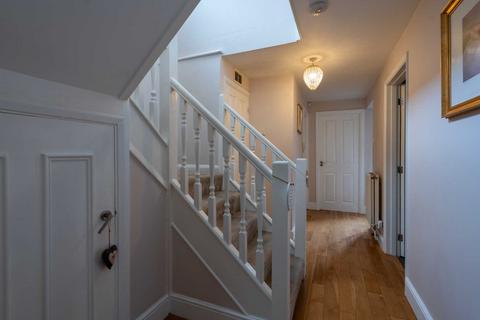 18 Glenview Gardens, Hemel Hempstead, HP1 1TF
