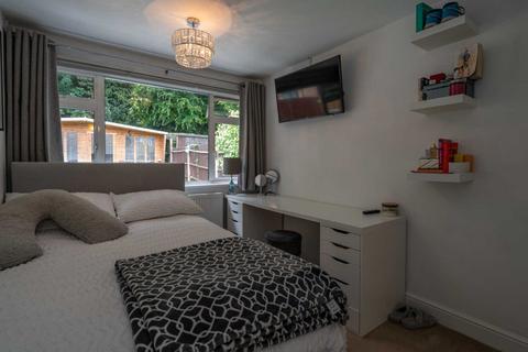 18 Glenview Gardens, Hemel Hempstead, HP1 1TF