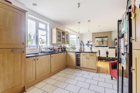 21 Newquay Road, London, SE6 2NR