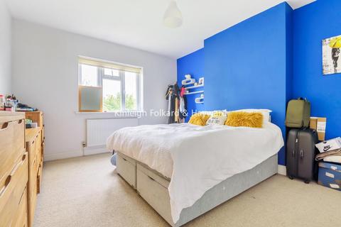 21 Newquay Road, London, SE6 2NR