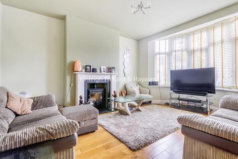 21 Newquay Road, London, SE6 2NR