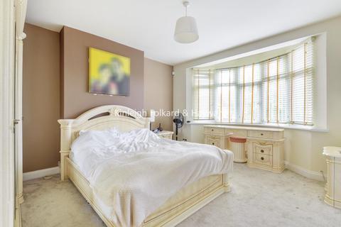 21 Newquay Road, London, SE6 2NR