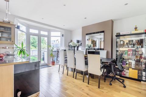 21 Newquay Road, London, SE6 2NR