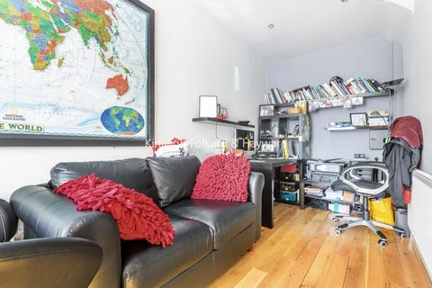 21 Newquay Road, London, SE6 2NR