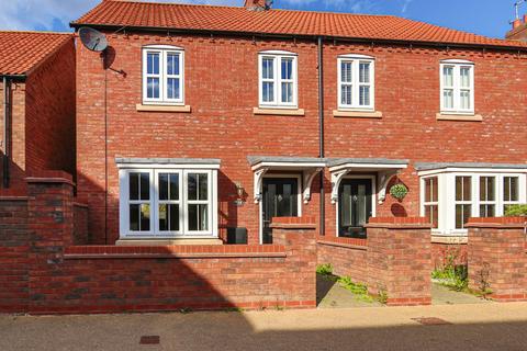 3 bedroom semi-detached house for sale - Village Green Way, Kingswood, Hull, East Riding of Yorkshi, HU7