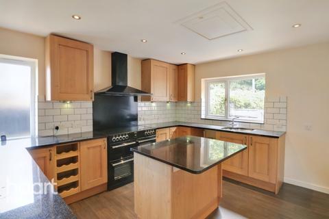 4 bedroom detached house for sale - Beacon Hill Road, Farnham