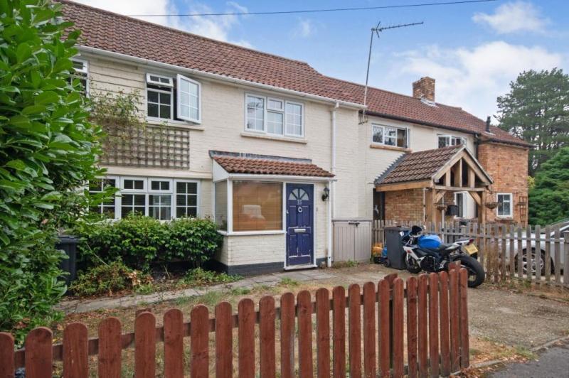 West Moors Ferndown BH22 0JR 3 bed house for sale £375,000