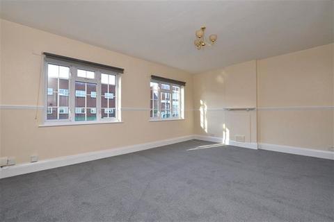 2 bedroom apartment to rent, High Road, Loughton, IG10