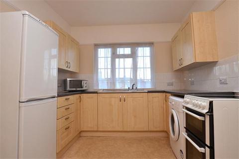 2 bedroom apartment to rent, High Road, Loughton, IG10