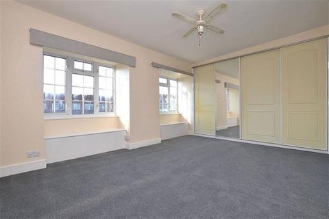 2 bedroom apartment to rent, High Road, Loughton, IG10
