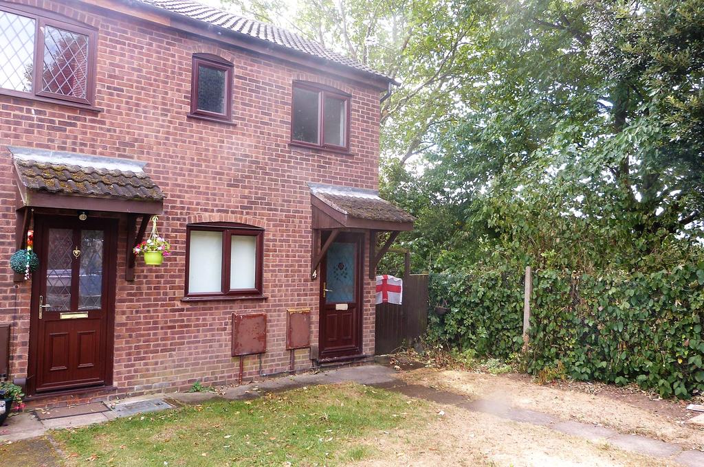 Blenheim Close, South Wigston 2 bed end of terrace house £775 pcm (£