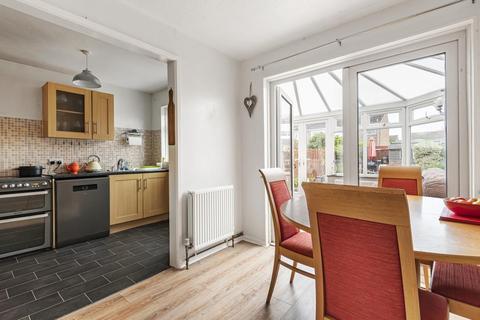8 Lambert Walk, Thame, OX9 3DT