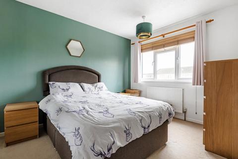 8 Lambert Walk, Thame, OX9 3DT