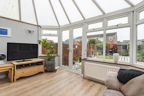8 Lambert Walk, Thame, OX9 3DT