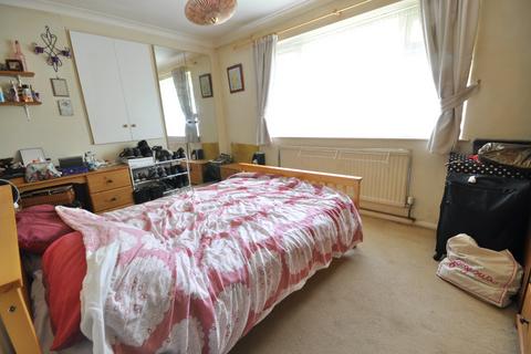 12 Windmill Close, Horley, RH6 9AG