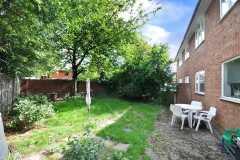 12 Windmill Close, Horley, RH6 9AG