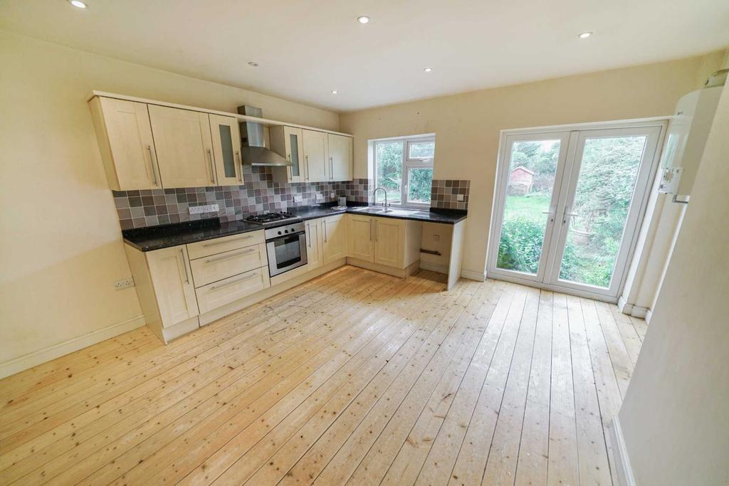 Chichester Road, Selsey 3 bed semidetached house £365,000