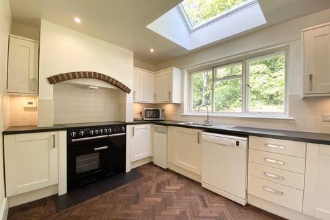 4 bedroom bungalow to rent, Holmbury St. Mary, Surrey, RH5