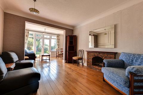 3 bedroom semi-detached house for sale - St. James Gardens, Westcliff-on-sea, SS0