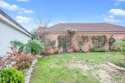 3 Ashingdon Heights, Rochford, SS4 3TH