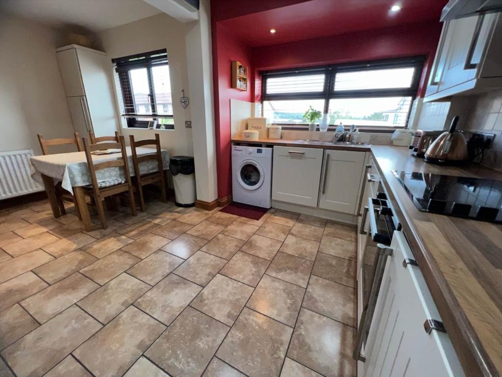 Bryncastell, Bow Street, 3 bed house £235,000