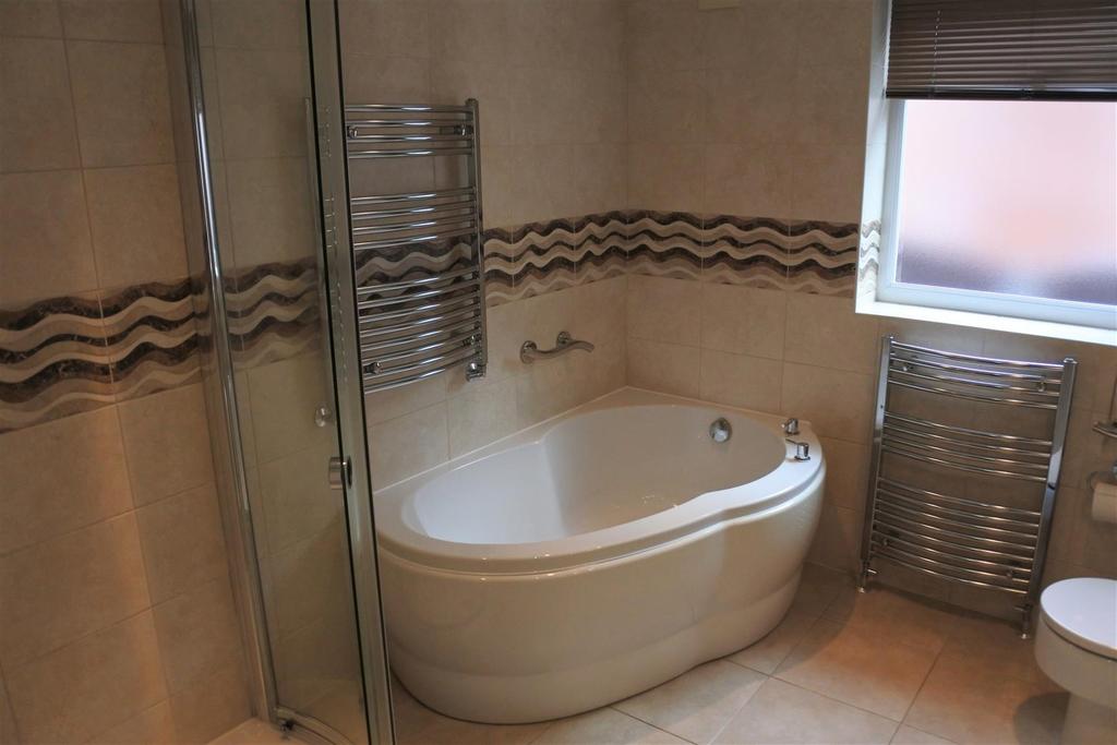 Daylesford Crescent, Cheadle 3 bed detached bungalow £1,600 pcm (£369 pw)
