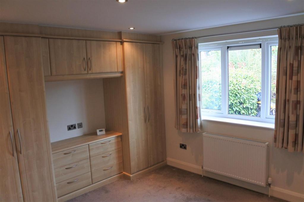 Daylesford Crescent, Cheadle 3 bed detached bungalow £1,600 pcm (£369 pw)