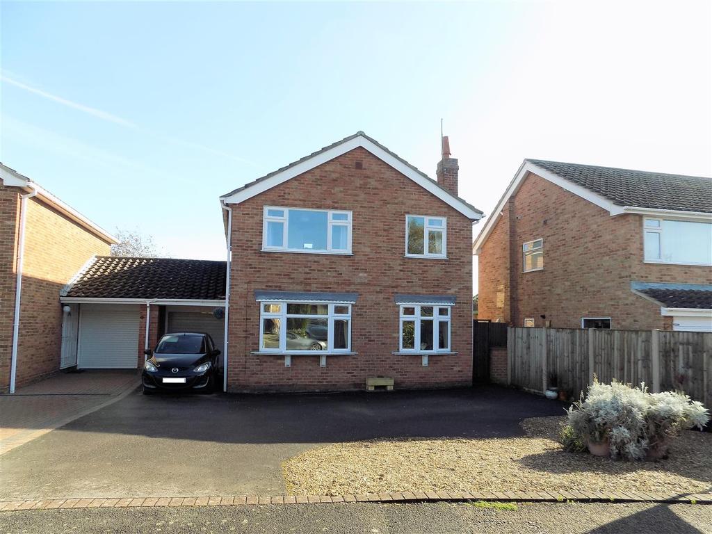Park Road, Barnstone, Nottingham 4 bed link detached house for sale £