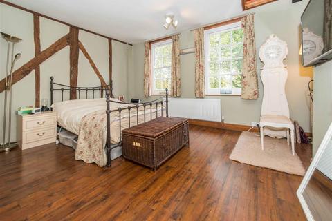 13 The Green, Wallington, SM6 7AU