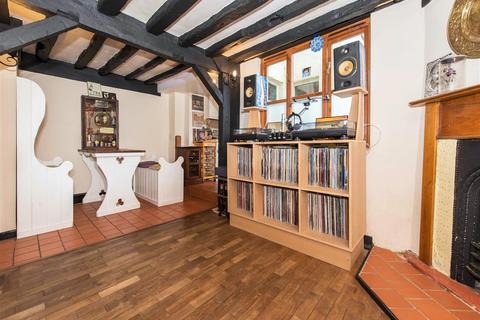 13 The Green, Wallington, SM6 7AU