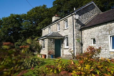 4 bedroom property with land for sale - Secluded location in the Cambrian Mountains Midway Lampeter - Llandovery