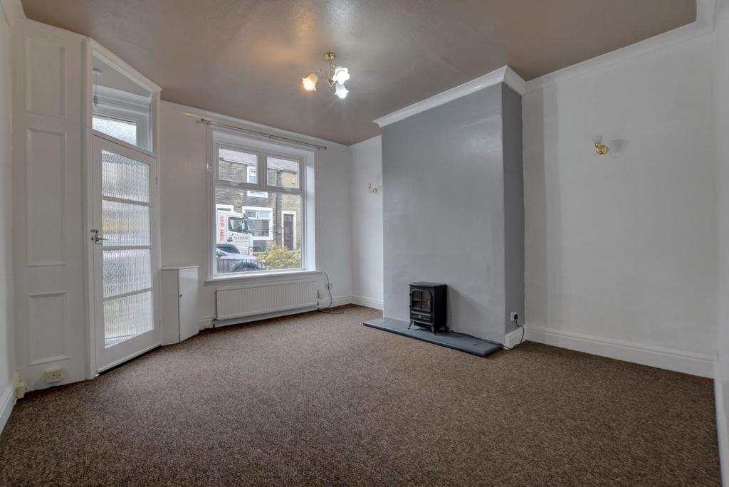 Glenfield Road, Nelson 2 bed terraced house £575 pcm (£133 pw)