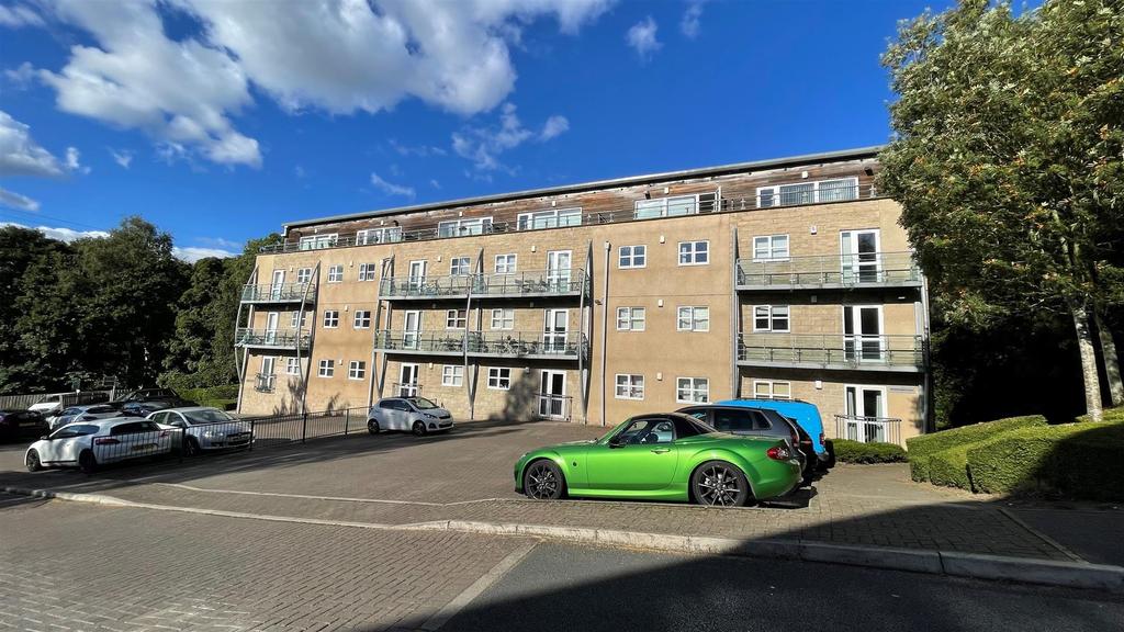 Brackendale Court, Thackley 2 bed apartment £85,000