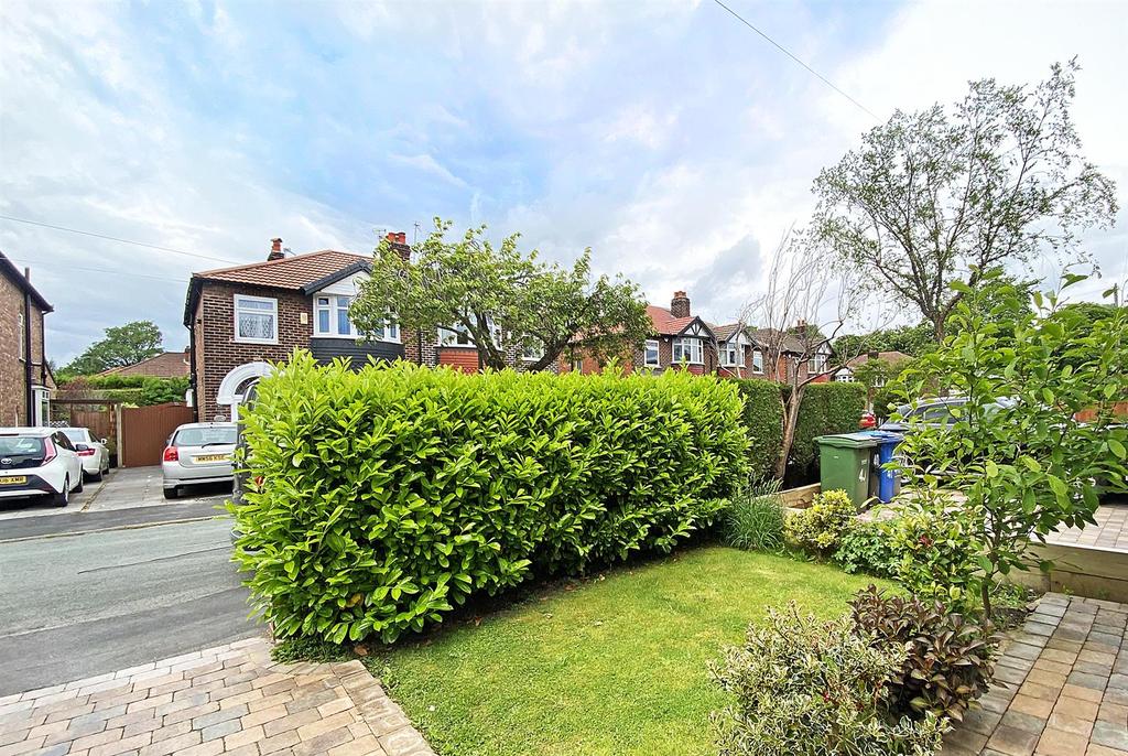 Windsor Drive, Timperley 3 bed semidetached house £525,000