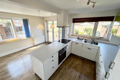 3 bedroom detached house to rent - Moor End Close, Edlesborough, Dunstable