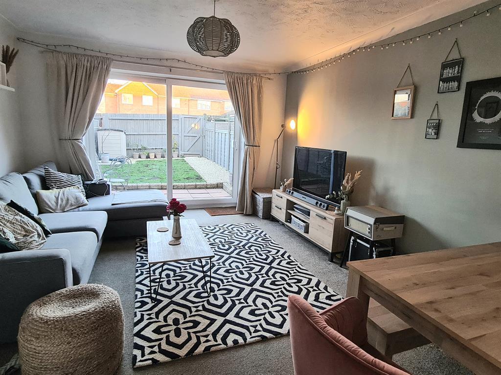 Morecambe Close, Stevenage, SG1 2AZ 2 bed terraced house £300,000