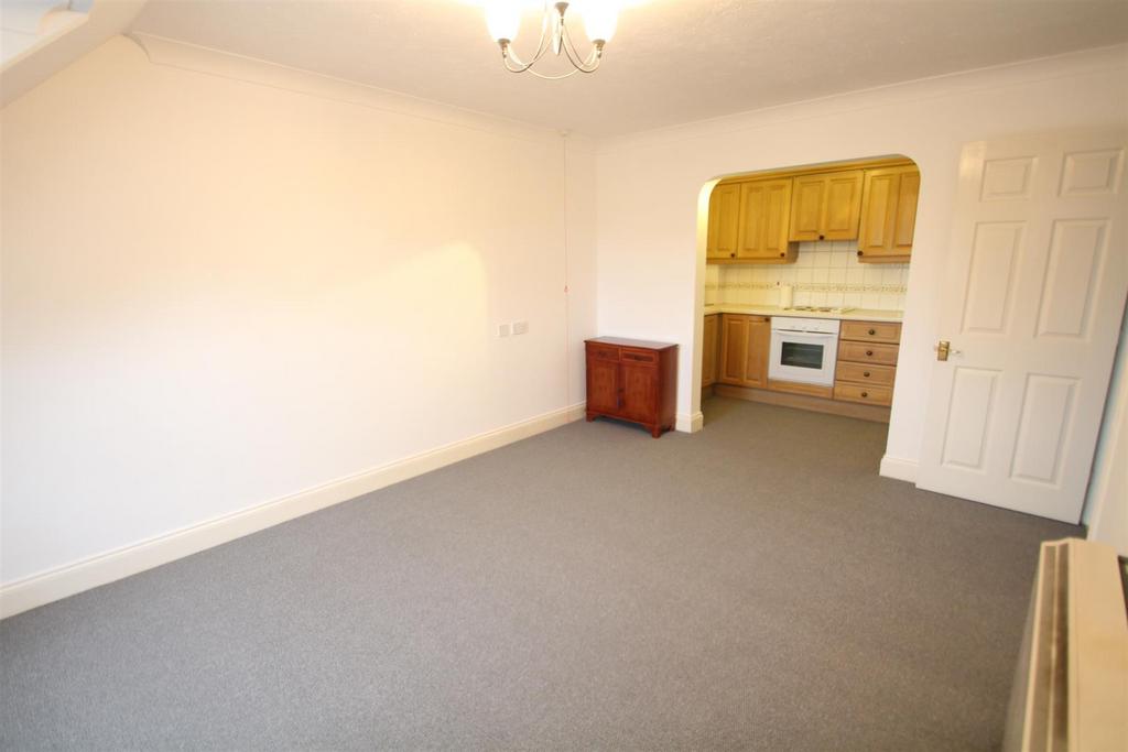 Hockley Road, Rayleigh 2 bed retirement property for sale £199,995